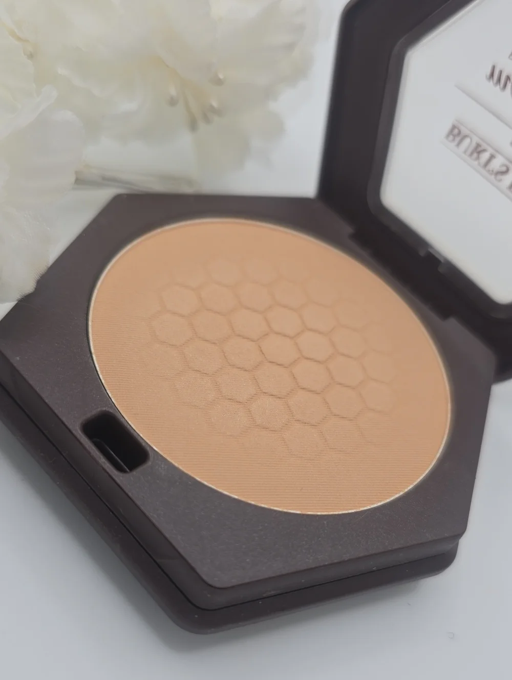 #1125 ALMOND Burts Bees DISCONT. Mattifying Powder Foundation NWOTag